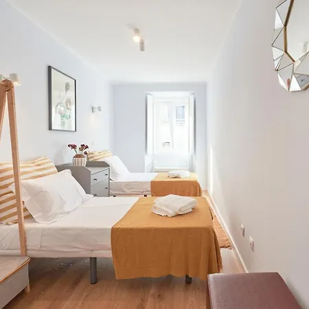 Amazing Terrace And Riverview In Historical Apartament Lizbona