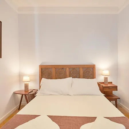 Amazing Terrace And Riverview In Historical Lissabon