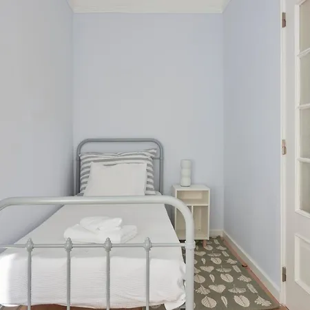 Amazing Terrace And Riverview In Historical * Lissabon