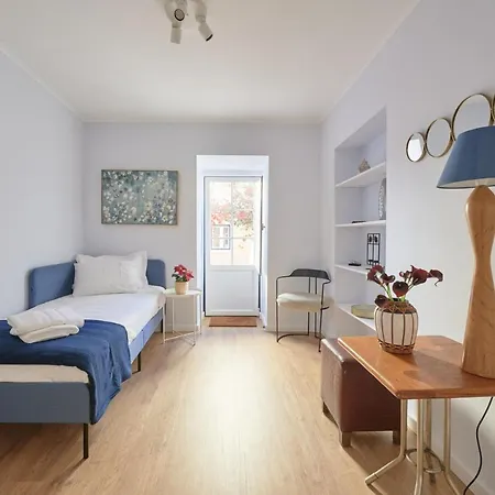 Amazing Terrace And Riverview In Historical Apartman *