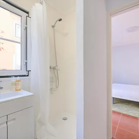 Amazing Terrace And Riverview In Historical Apartman *